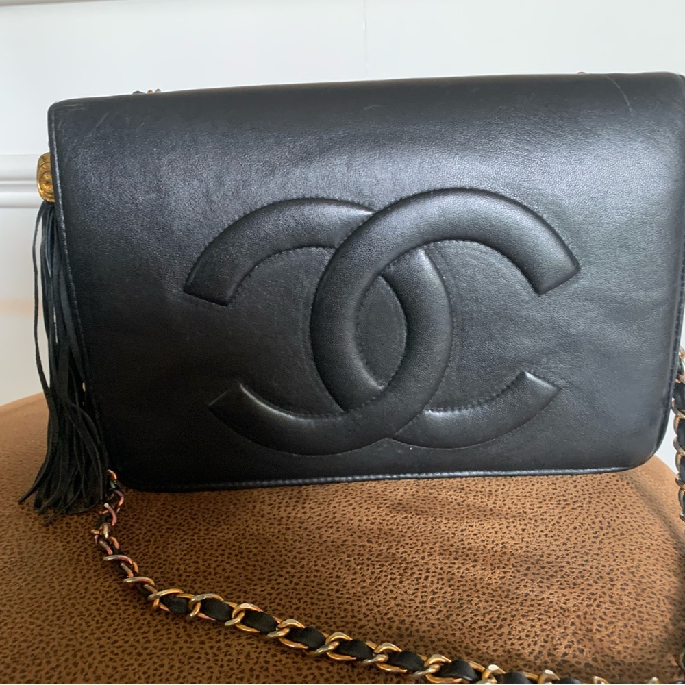 Vintage Chanel Black Leather Crossbody Bag with Chain Strap - Picture 3 of 12